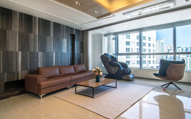 Aratrium Hotel