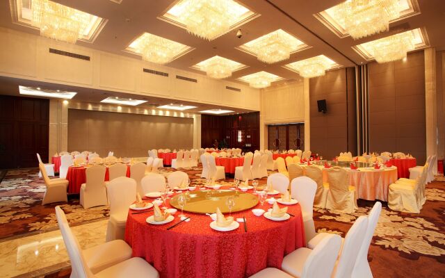 Noble Crown Hotel
