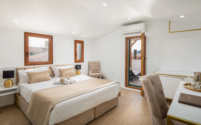 Le Premier Luxury Rooms