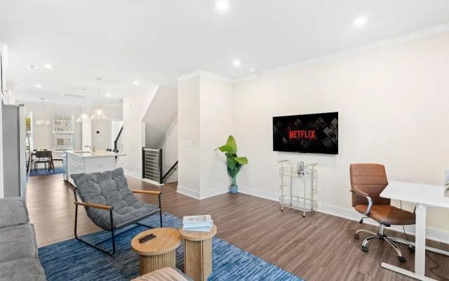 Luxe King 3BR Townhouse in Uptown CLT