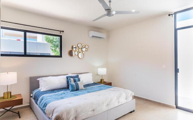 Entire House- 3BR with Private Roof Top Deck