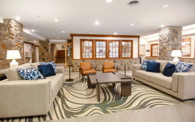 Coast Canmore Hotel & Conference Centre