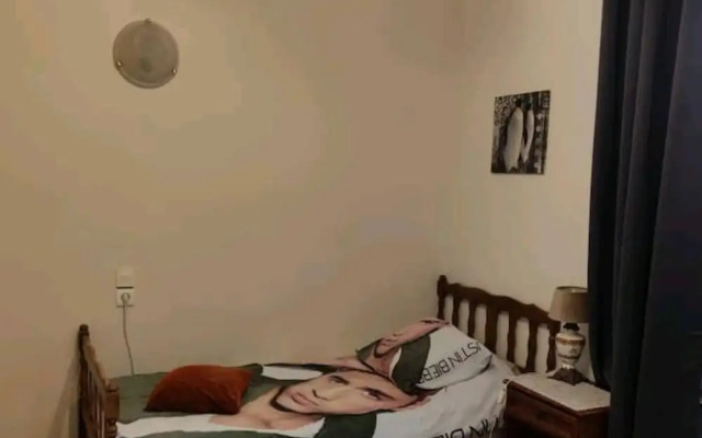 "entire Cozy Three Bedroom Apartment in Bruxelles"