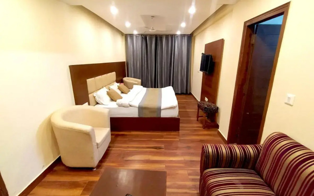 Hotel Samrat | On Mall Road with complimentary Parking
