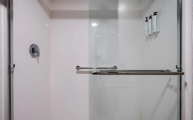 Monte Carlo Inn Toronto West Suites