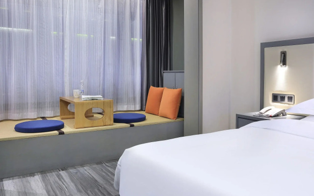 Wing Hotel Guilin - Central Square