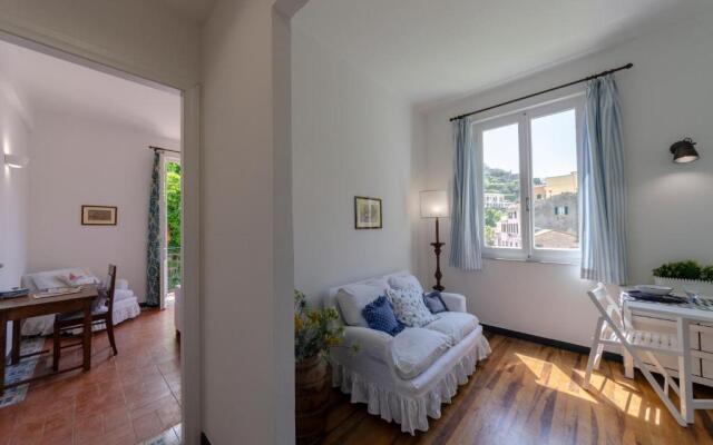 ALTIDO Charming House for 12, with Patio in Vernazza