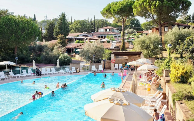 Residence con piscina a Guardistallo