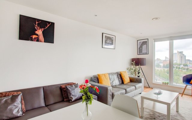 Plush Apartment in Manchester Near IWM North