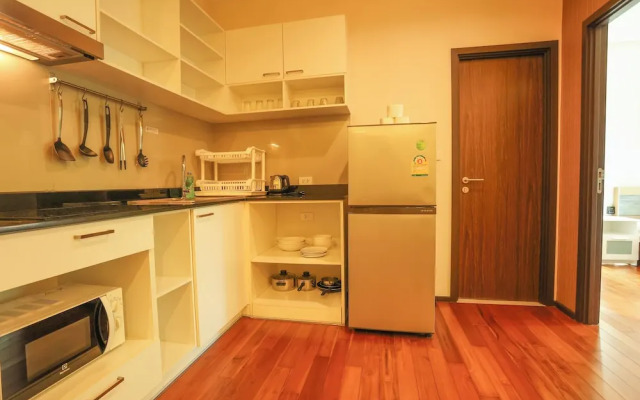 Chic Condo Just 100m from the Shore c130