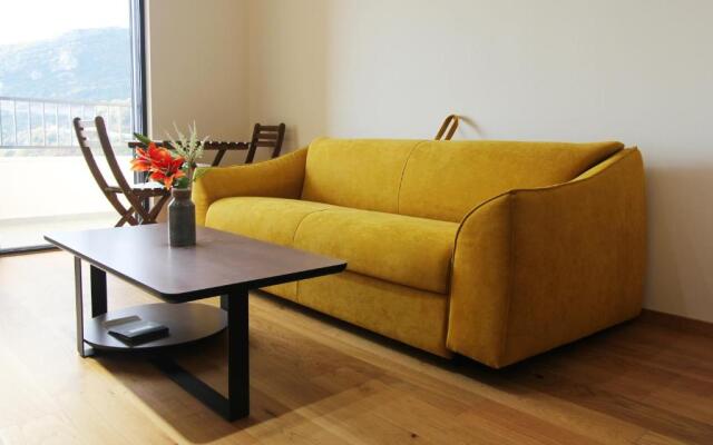 Minimalist stylish 1 BR apartment in Tre Group