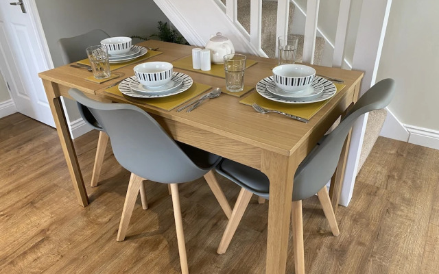 Modern 2-bed House and Parking Tibshelf Derbyshire