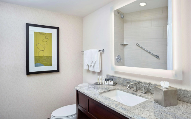 DoubleTree by Hilton Washington DC - Crystal City