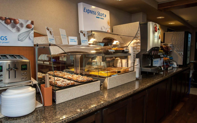 Holiday Inn Express Airport - Tucson by IHG