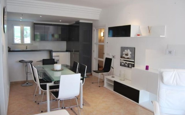 Apartment - 2 Bedrooms with Pool and Sea views - 104919