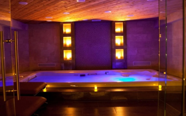 The Champagne Lodge & Luxury Suites