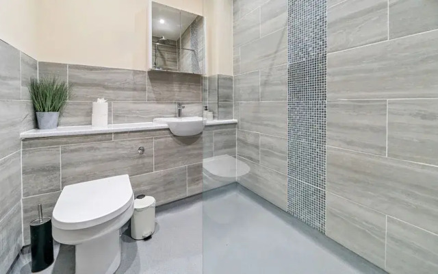 London Street Apt By REDWOOD STAYS