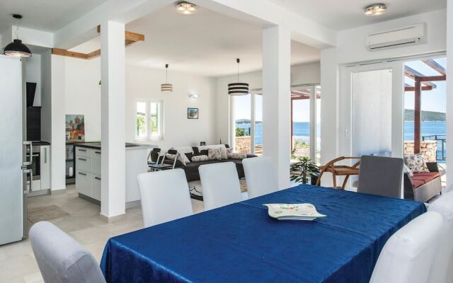 Stunning Home in Sevid With Wifi and 5 Bedrooms