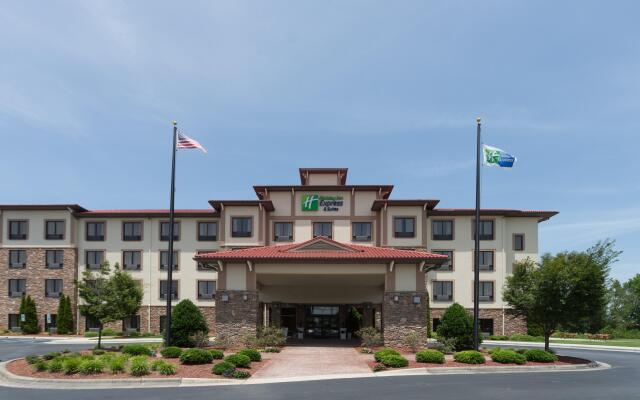 Holiday Inn Express Hotel & Suites Lexington NW-The Vineyard, an IHG Hotel