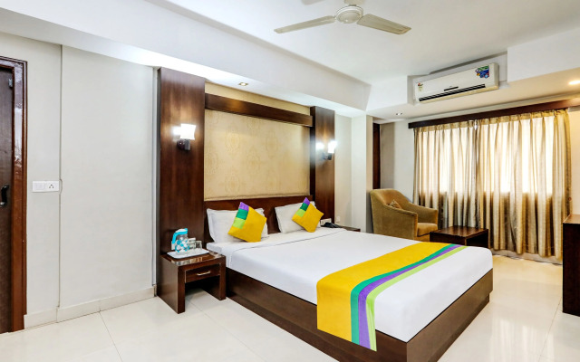 Itsy By Treebo - Greenwood Inn And Suites