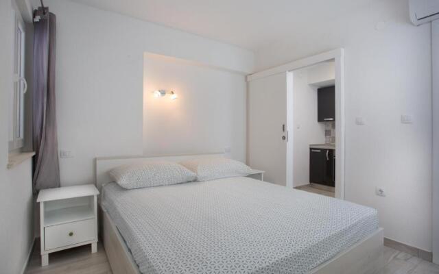 Serious Job Apartment