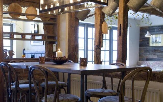 Burlton Inn
