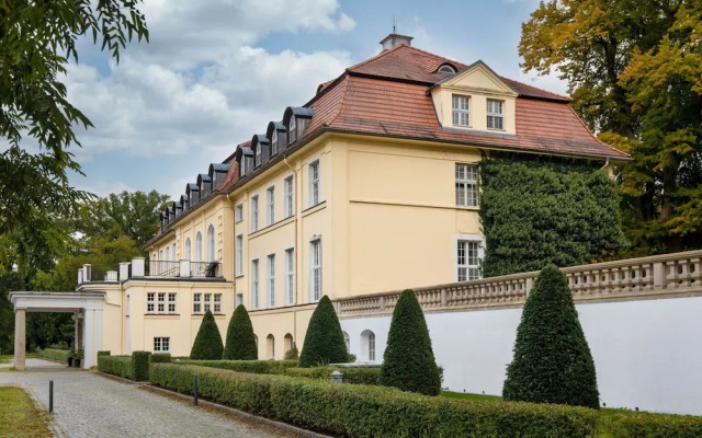 Cozy Apartment near Sea in Warin