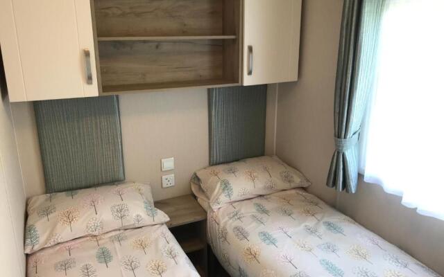 Luxury 3 Bedroom Caravan MC37, Shanklin, Isle of Wight