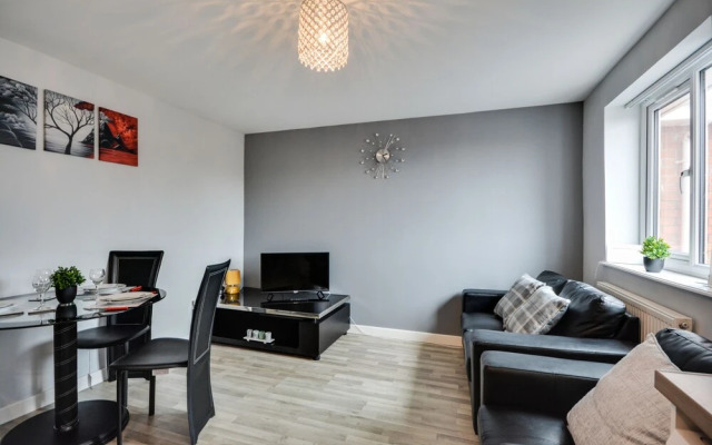 Cosy 2 Bedroom Apartment with Parking