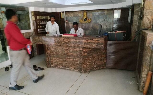 Iroomz Sri Balaji Residency