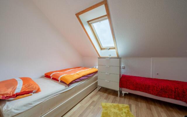 ID 7027 - Private House