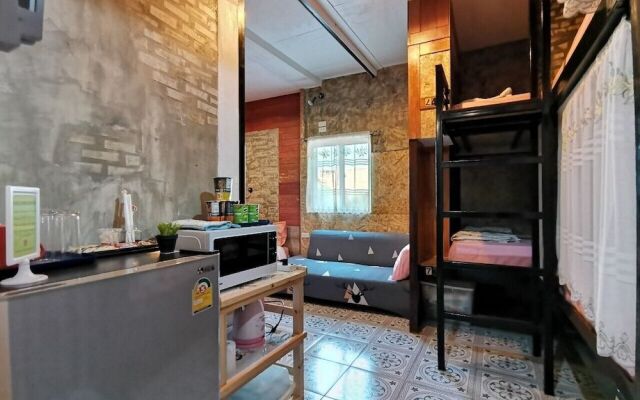 Gardenroom Home Stay and Cafe Suvarnabhumi