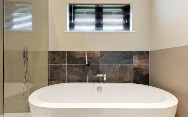 Ael-y-bryn - Luxury Lodge Hot Tub Three En-suite Bedrooms