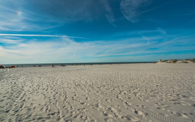 Regatta Beach Club N 913 by Vtrips