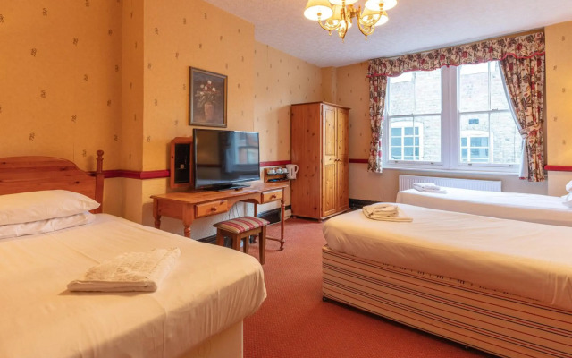 The New Inn by Roomsbooked