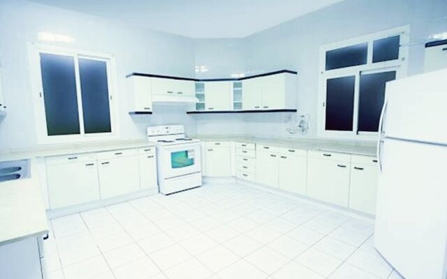 Rose Garden Hotel Suites