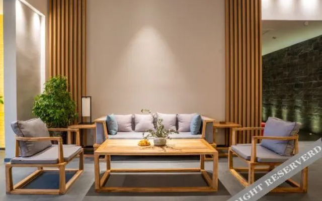 Qianna Yayue Hotel (Zhengzhou High-tech Zone Science Avenue store)