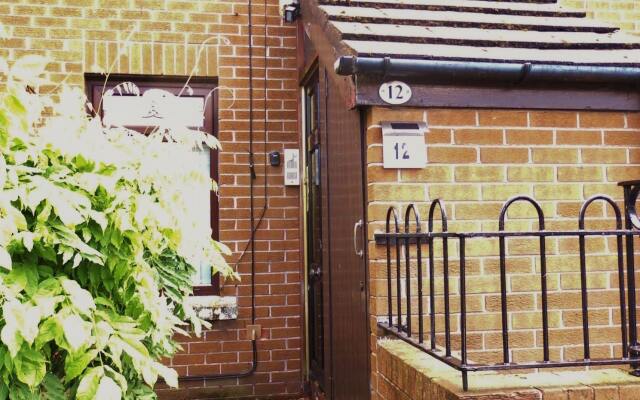 Belfast City Centre - Parking - Private Entrance - BHR Apartments