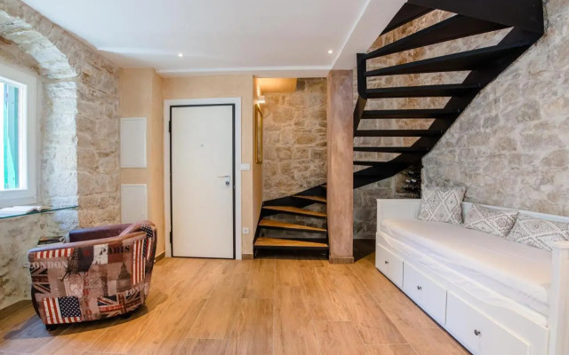 Luxury Apt Petra in 400 year old stone house 4+2
