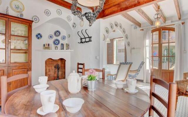 Pilar House