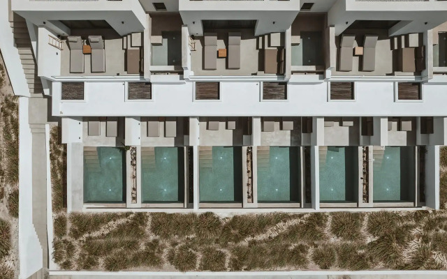 White Coast Pool Suites