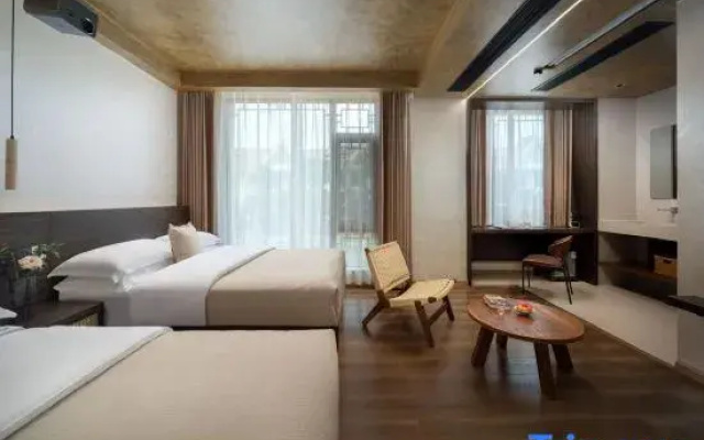 Hua Zhu · Stylist Art Accommodation