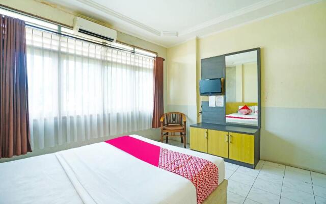 OYO 90390 Hotel Rd Premium