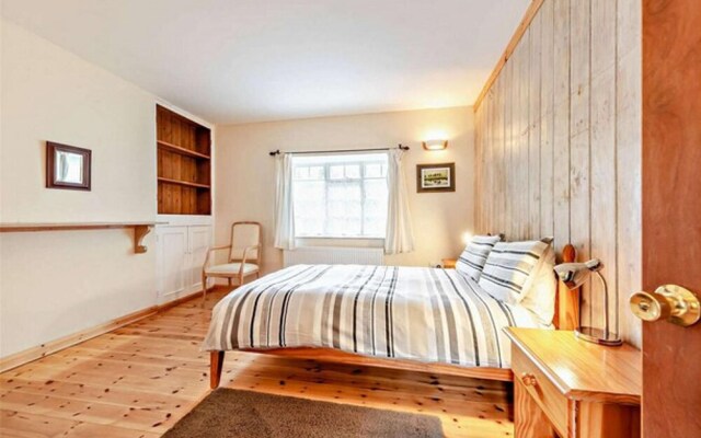 Comfortable Airy 5-bed Apartment in Llandysul