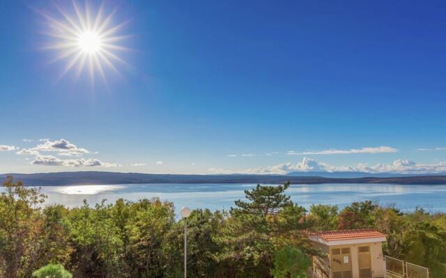 Tranquil Apartment in Dramalj with Hot Tub