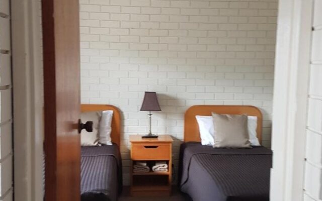 Econo Lodge Hacienda Motel Geelong