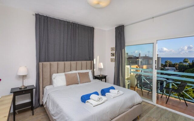 Palm Beach Sea View Apartment