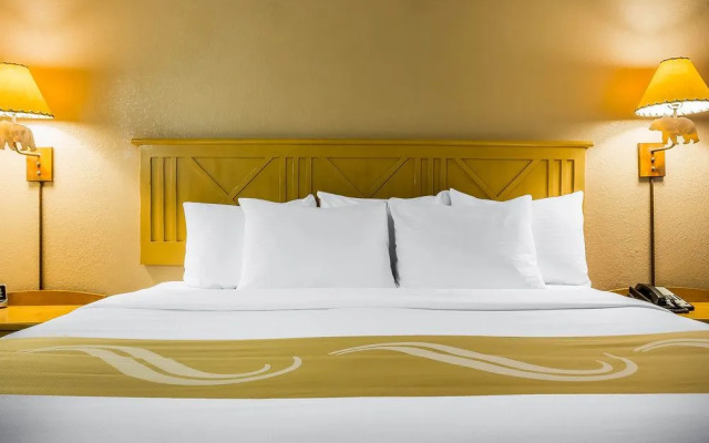 Woodland Inn & Suites