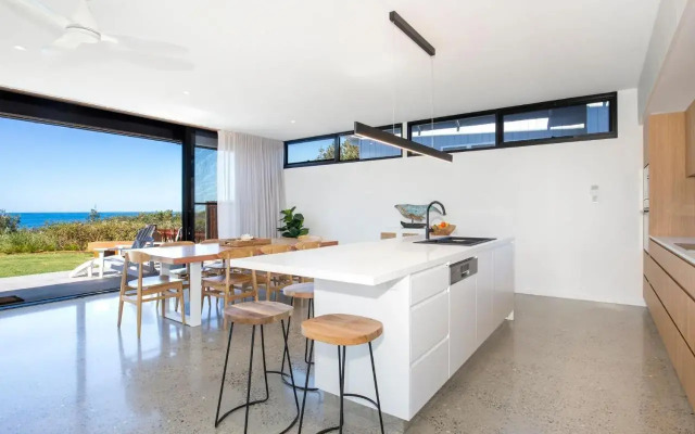 Banksia I Absolute Beachfront