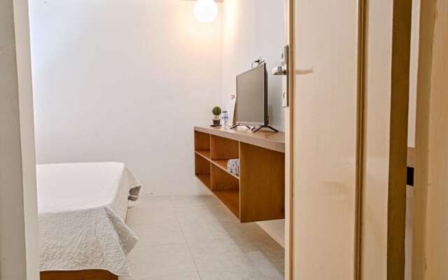 RedDoorz Plus near Asia Afrika 2